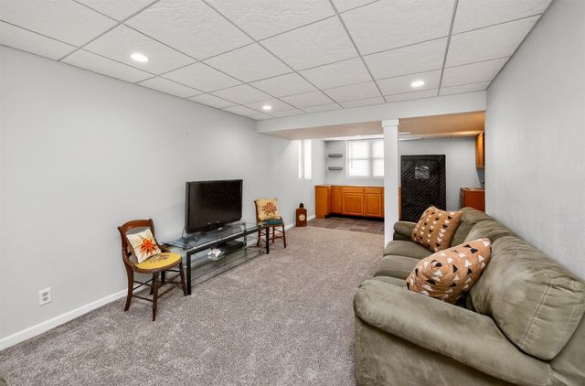 9012 Telford Circle, Johnston, IA 50131