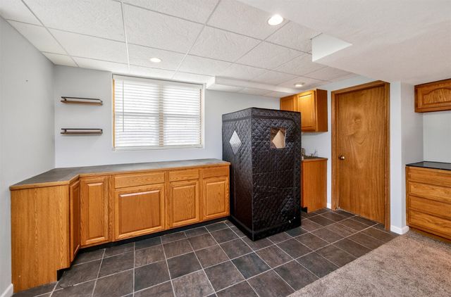 9012 Telford Circle, Johnston, IA 50131