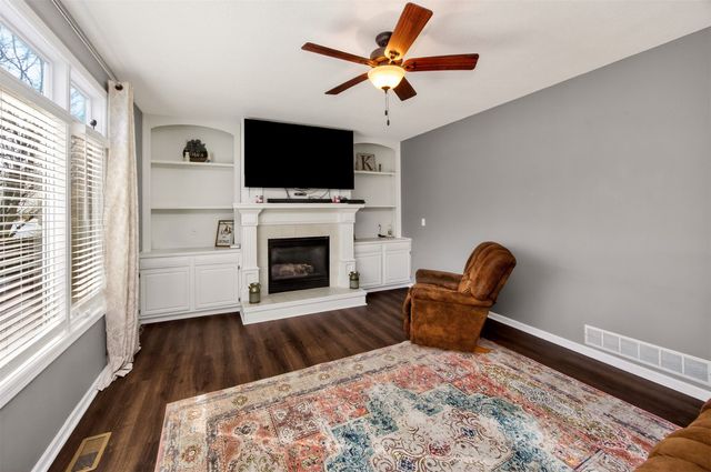 9012 Telford Circle, Johnston, IA 50131