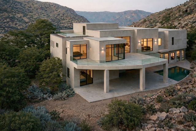 2379 S CANNON DR, Salt Lake City, UT 84109