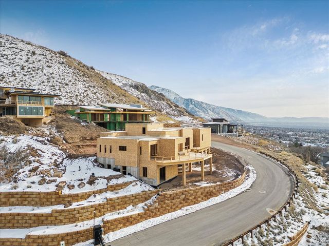 2379 S CANNON DR, Salt Lake City, UT 84109