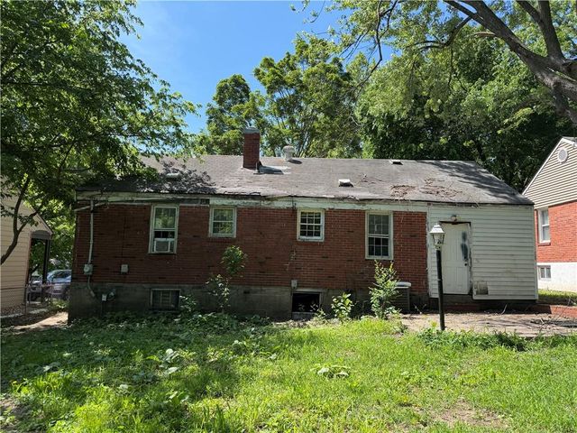 20 W Pocahontas Lane, Kansas City, MO 64114