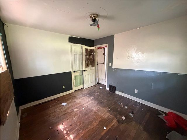 20 W Pocahontas Lane, Kansas City, MO 64114