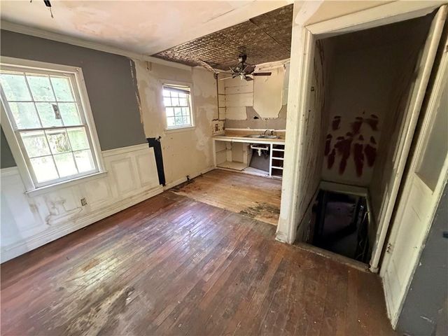 20 W Pocahontas Lane, Kansas City, MO 64114