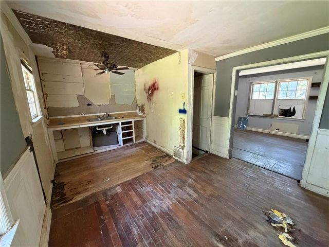 20 W Pocahontas Lane, Kansas City, MO 64114