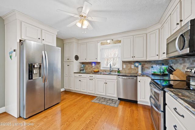 202 Stoneside Ct, Taylorsville, KY 40071