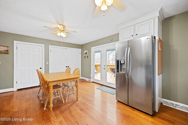 202 Stoneside Ct, Taylorsville, KY 40071