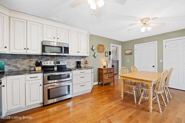 202 Stoneside Ct, Taylorsville, KY 40071