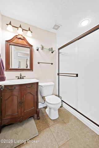 202 Stoneside Ct, Taylorsville, KY 40071