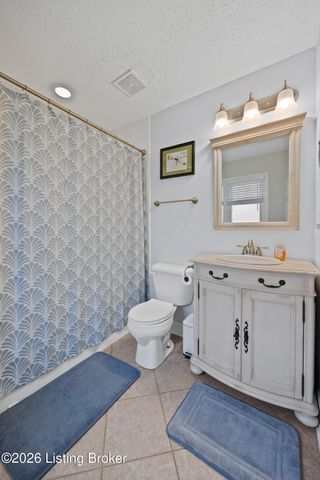 202 Stoneside Ct, Taylorsville, KY 40071