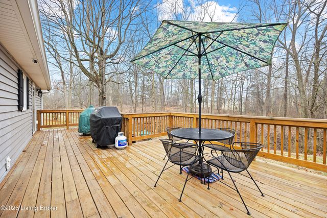 202 Stoneside Ct, Taylorsville, KY 40071