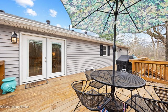 202 Stoneside Ct, Taylorsville, KY 40071