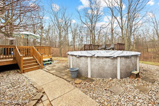 202 Stoneside Ct, Taylorsville, KY 40071