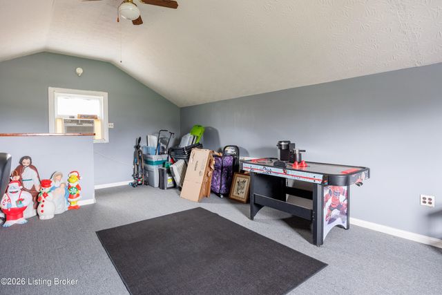 202 Stoneside Ct, Taylorsville, KY 40071