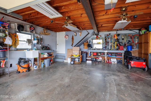 202 Stoneside Ct, Taylorsville, KY 40071