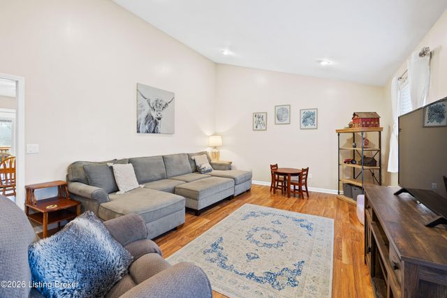 202 Stoneside Ct, Taylorsville, KY 40071