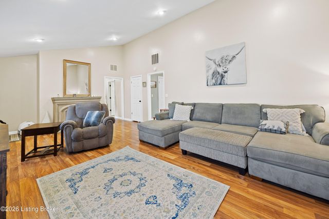 202 Stoneside Ct, Taylorsville, KY 40071