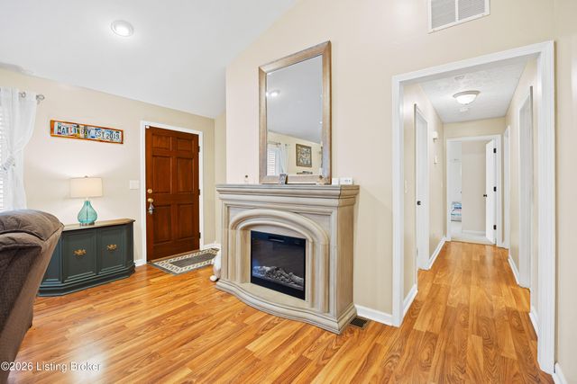 202 Stoneside Ct, Taylorsville, KY 40071