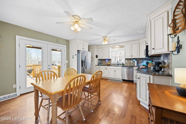 202 Stoneside Ct, Taylorsville, KY 40071