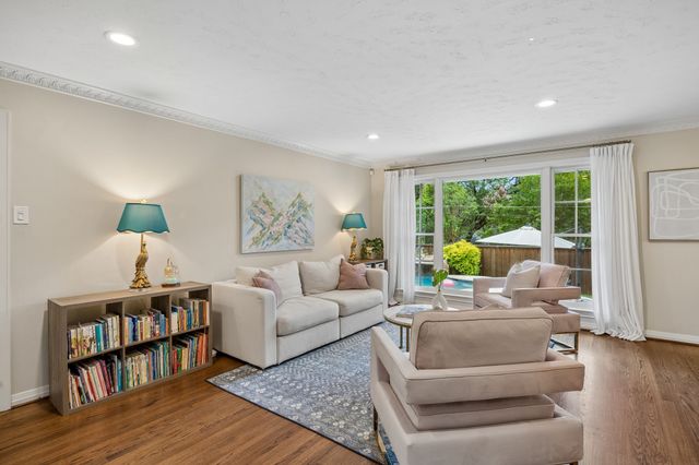 10008 Lakedale Drive, Dallas, TX 75218