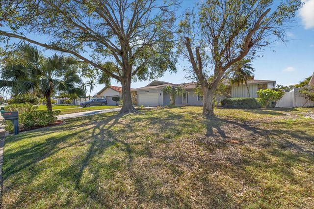 8134 BAYSHORE DRIVE, Seminole, FL 33776