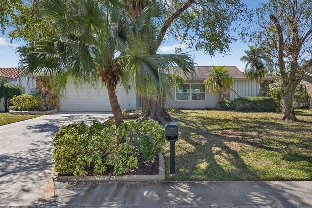 8134 BAYSHORE DRIVE, Seminole, FL 33776