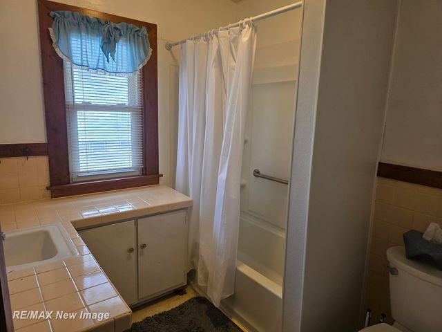 2403 N Bond Street, Saginaw, MI 48602