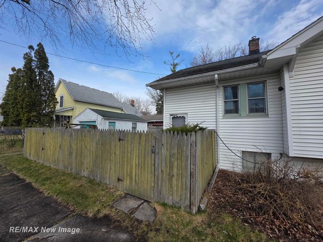 2403 N Bond Street, Saginaw, MI 48602