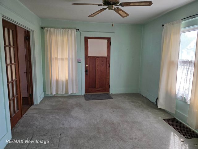 2403 N Bond Street, Saginaw, MI 48602