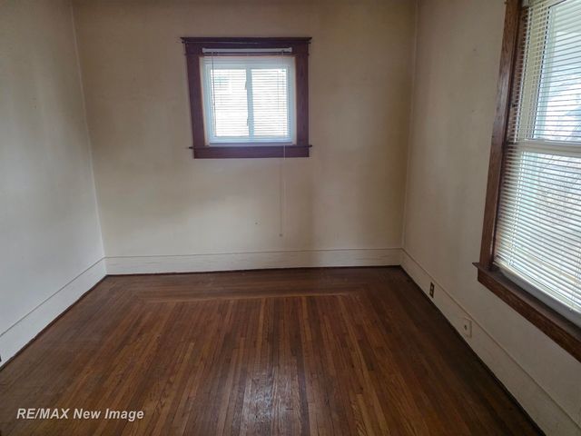 2403 N Bond Street, Saginaw, MI 48602