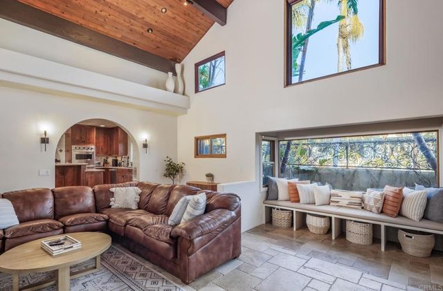112 La Veta Avenue, Encinitas, CA 92024