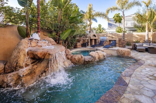 112 La Veta Avenue, Encinitas, CA 92024