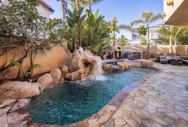 112 La Veta Avenue, Encinitas, CA 92024