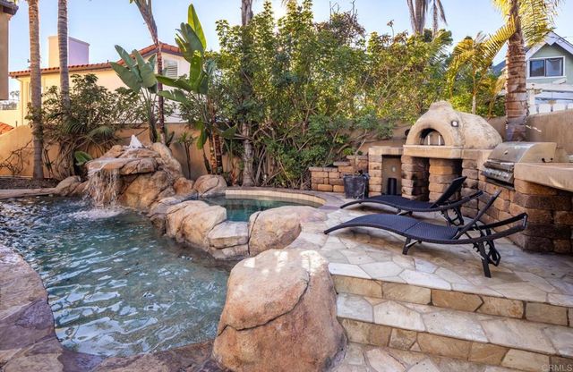 112 La Veta Avenue, Encinitas, CA 92024