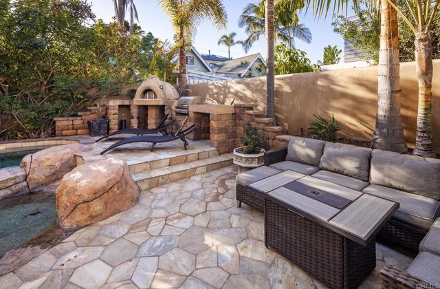 112 La Veta Avenue, Encinitas, CA 92024