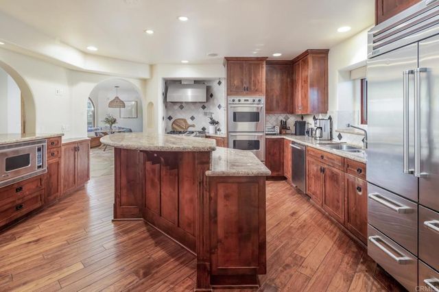 112 La Veta Avenue, Encinitas, CA 92024