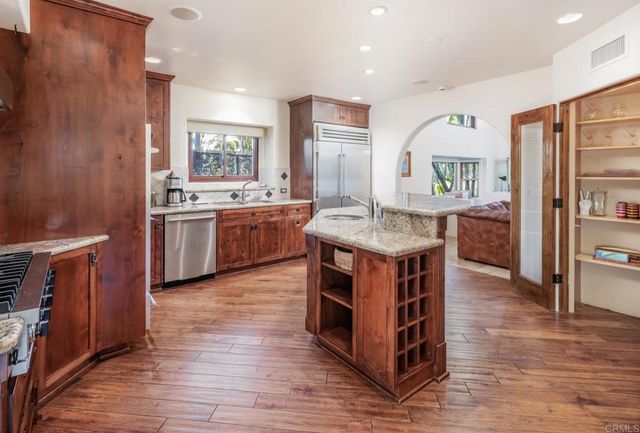 112 La Veta Avenue, Encinitas, CA 92024