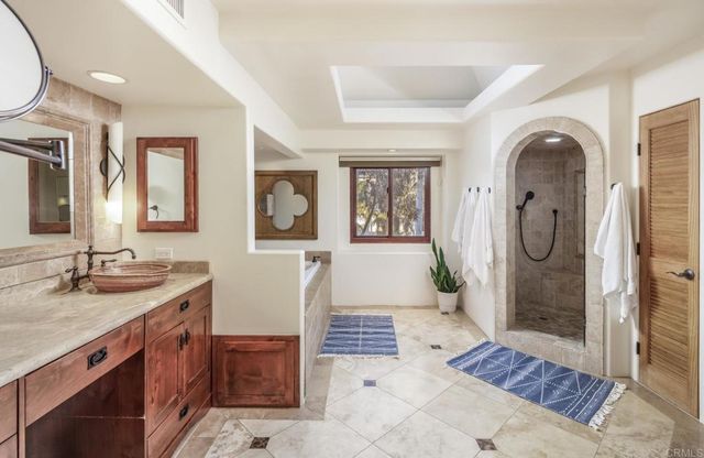 112 La Veta Avenue, Encinitas, CA 92024