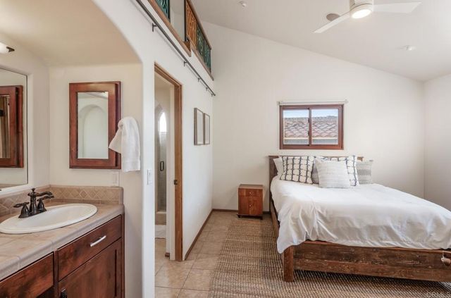 112 La Veta Avenue, Encinitas, CA 92024