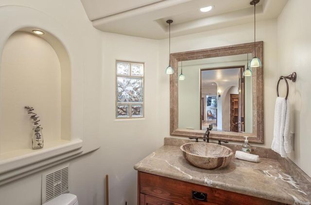 112 La Veta Avenue, Encinitas, CA 92024