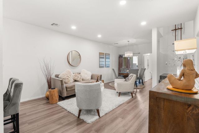 239 SAN CLEMENTE Avenue NW, Albuquerque, NM 87107