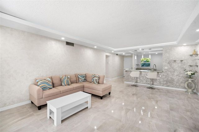 2615 NE 3rd Court 220, Boynton Beach, FL 33435