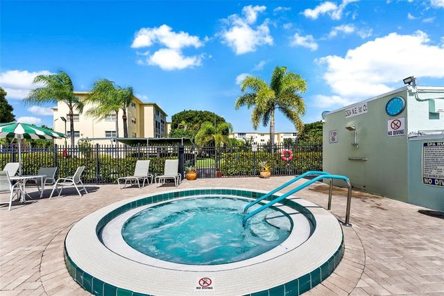2615 NE 3rd Court 220, Boynton Beach, FL 33435