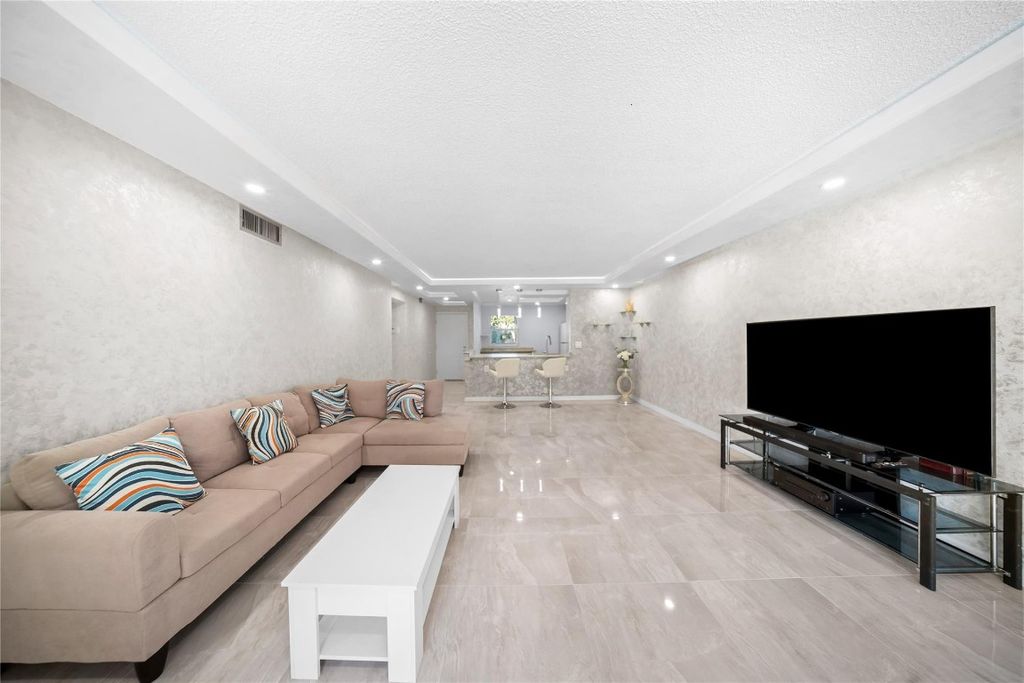 2615 NE 3rd Court 220, Boynton Beach, FL 33435