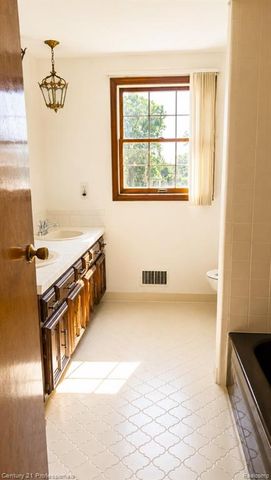 6075 Quaker Lane, Washington, MI 48094