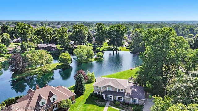 6075 Quaker Lane, Washington, MI 48094