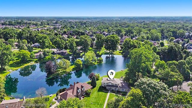 6075 Quaker Lane, Washington, MI 48094