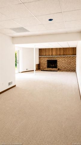 6075 Quaker Lane, Washington, MI 48094