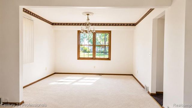 6075 Quaker Lane, Washington, MI 48094