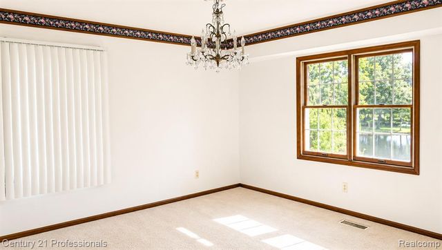 6075 Quaker Lane, Washington, MI 48094